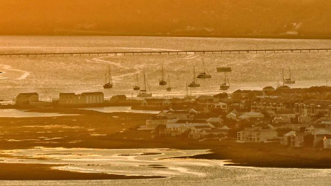 Knysna, a town full of Bucket List adventures
 by <a href="/gotravelbug/">Travelbug Rose🐞</a>
Let’s look at what adventures are available in or close to Knysna town, ones that don’t require much travelling and suit adventurers that have limited time and rather a tight schedule.
blog.exploreknysna.com/action-adventu…