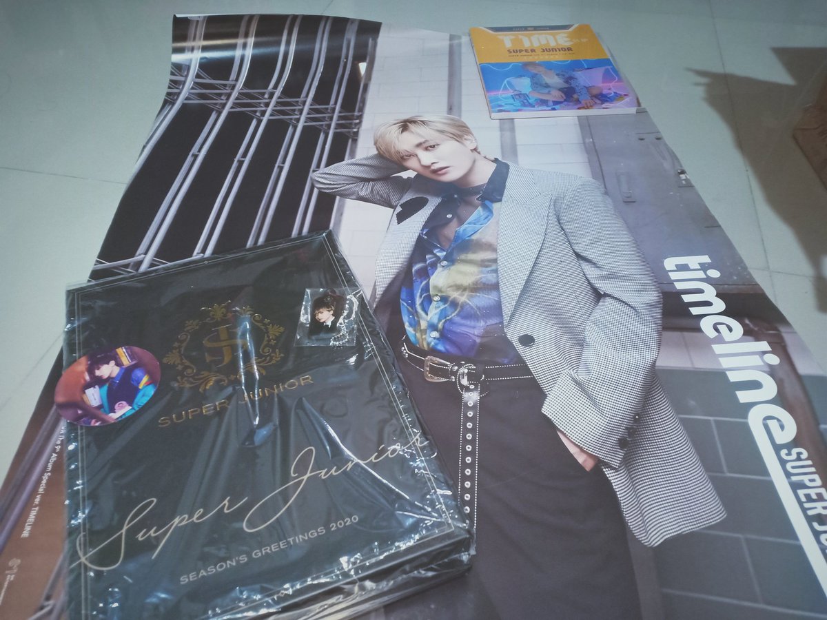eka_kpopstan's tweet photo. Two-weeks late birthday gifts for self from self. Hehe. Thank you Ate @aizapamela for the SG 2020 and @PurpleStellarPH for the Time Slip! 💙💙 More power to your shops! 💙 #SUPERJUNIOR #SuperJunior_2YA2YAO #EUNHYUK #ShopBeyondBorder #KamsaPStellar https://t.co/59JvErcN0f