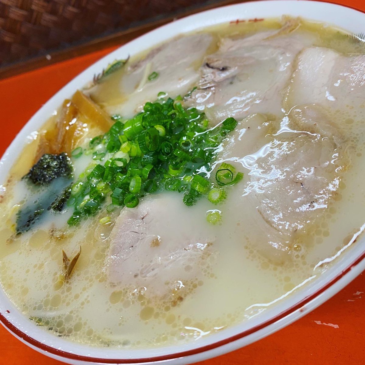 DJ_TOGGY's tweet photo. 本日は午前中より門司赤煉瓦プレイスにあるフォトスタジオFU.さんへ。
LOVE FM月末恒例のインタビュー、フォトグラフ��ーの木寺一路さん登場です。
お袋の見舞いに行って…
僕の中のKING of RAMEN!
戸畑「龍王」さんでランチ。
#toggy #fu #photostudio #fuweb #ramen #ryuoh #niceramen #lovefm https://t.co/yOidsORrxw