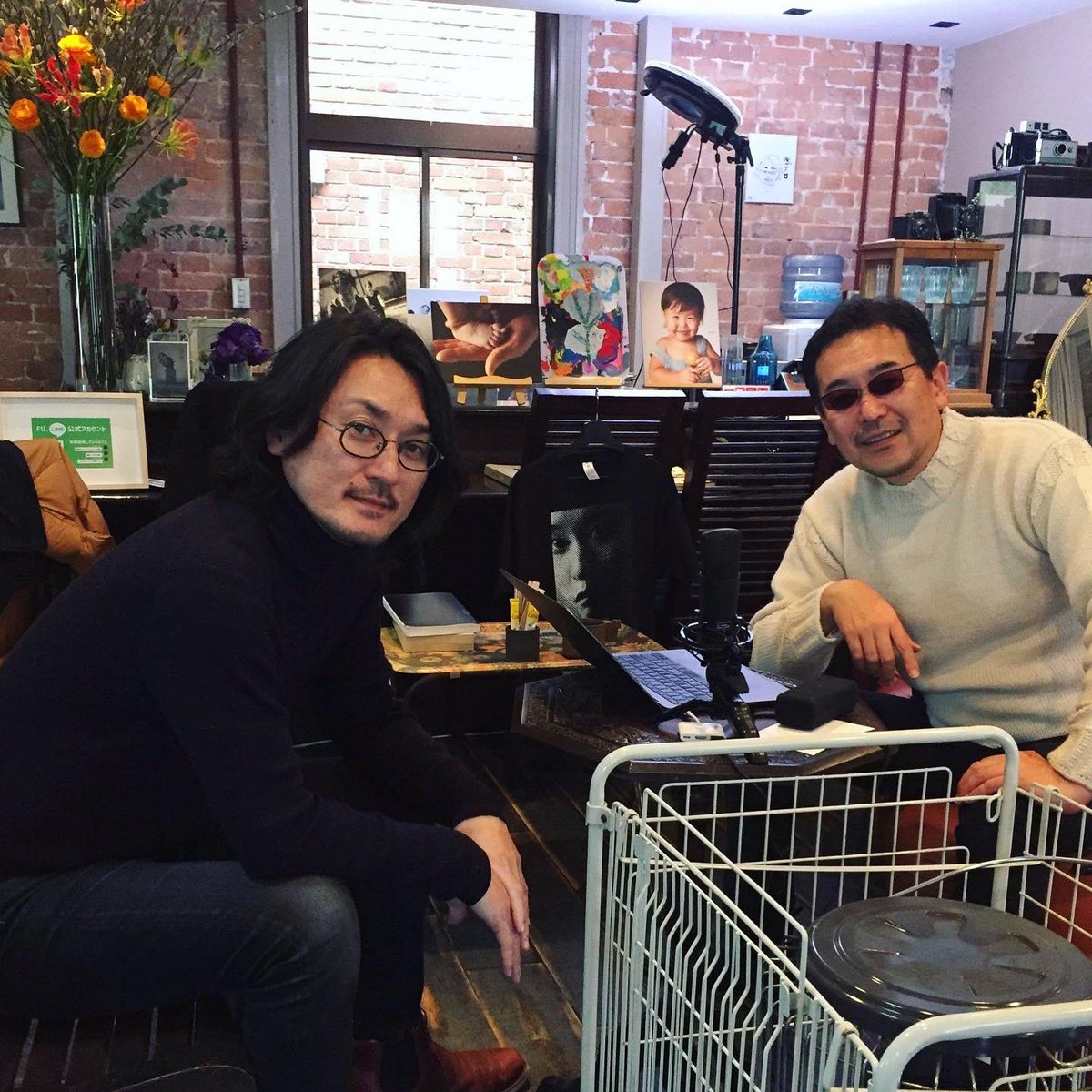DJ_TOGGY's tweet photo. 本日は午前中より門司赤煉瓦プレイスにあるフォトスタジオFU.さんへ。
LOVE FM月末恒例のインタビュー、フォトグラフ��ーの木寺一路さん登場です。
お袋の見舞いに行って…
僕の中のKING of RAMEN!
戸畑「龍王」さんでランチ。
#toggy #fu #photostudio #fuweb #ramen #ryuoh #niceramen #lovefm https://t.co/yOidsORrxw