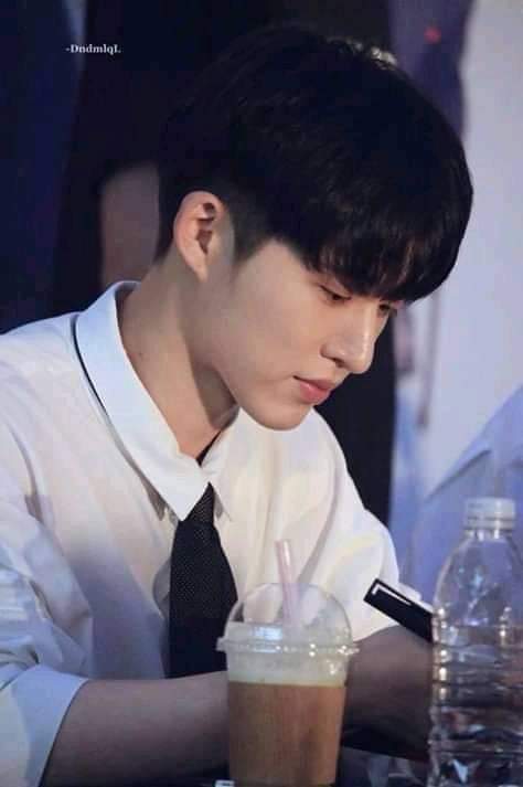 puppyniret's tweet photo. I miss you so bad.
I believe you're going to come back to iKON!
#HanbinIsWorthy 
#D227 https://t.co/kTjD6WbETN
