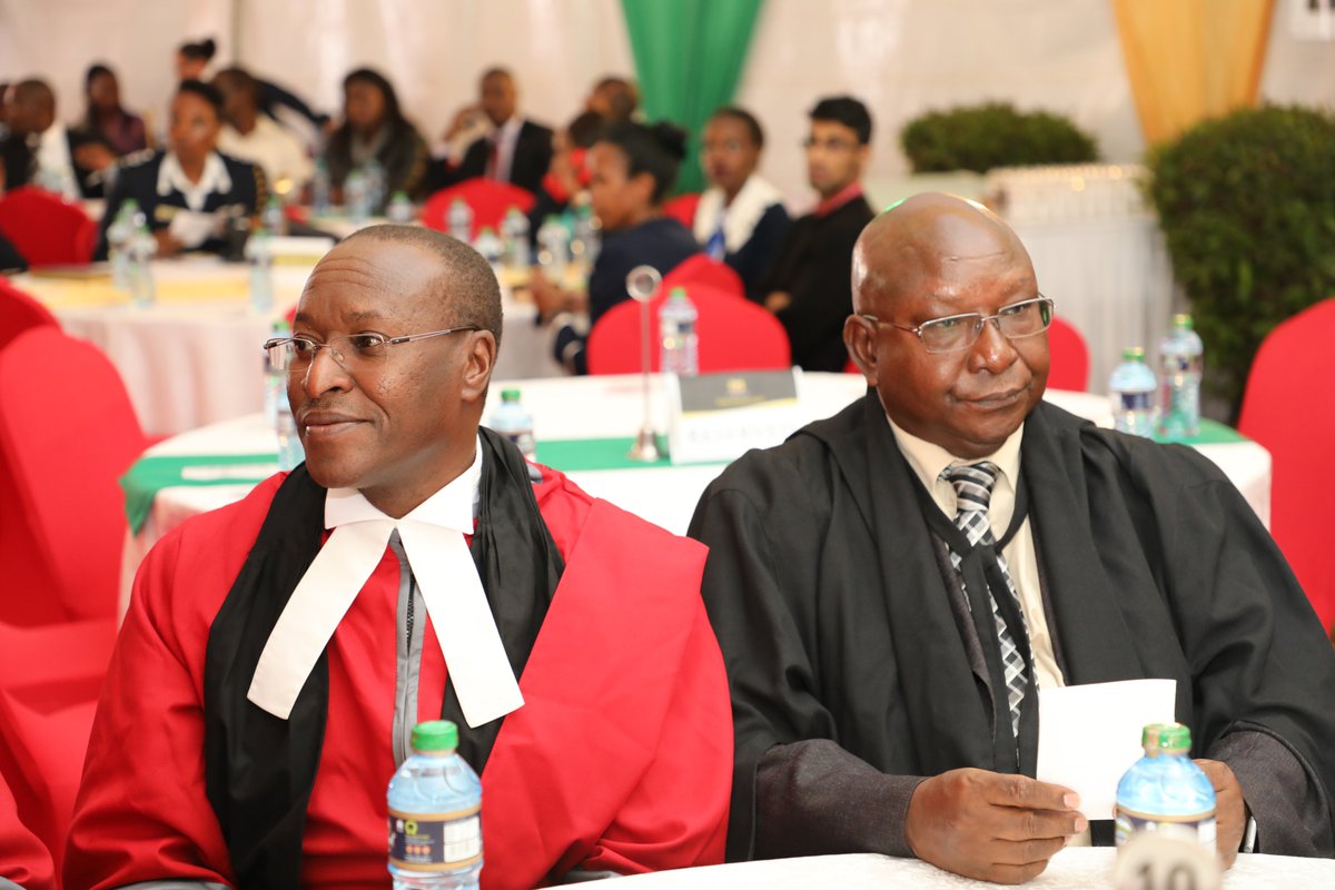 Kenyajudiciary's tweet photo. Case backlog of all cases stood at 341,056 compared to 372,928 in the previous year (2017/
2018) This 9 represents a 9% reduction in the overall case backlog. #JudiciaryReportCard https://t.co/AheOyAXo3w