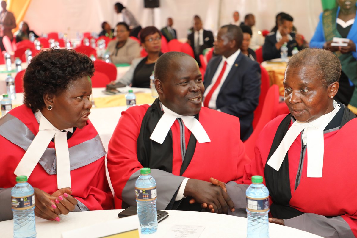 Kenyajudiciary's tweet photo. Case backlog of all cases stood at 341,056 compared to 372,928 in the previous year (2017/
2018) This 9 represents a 9% reduction in the overall case backlog. #JudiciaryReportCard https://t.co/AheOyAXo3w