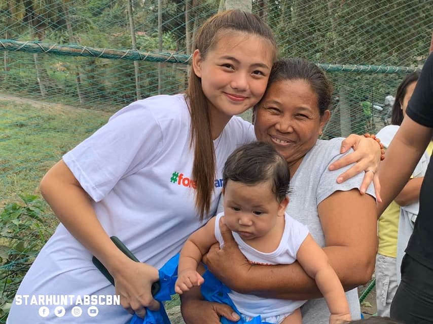 starhuntabscbn's tweet photo. Ultimate bonding experience with Star Dreamer @JELAYPILONES08 with our Kapamilyas in Brgy. Abiacao, San Luis, Batangas #TulongTulongSaTaal https://t.co/PSNmKXQiXO