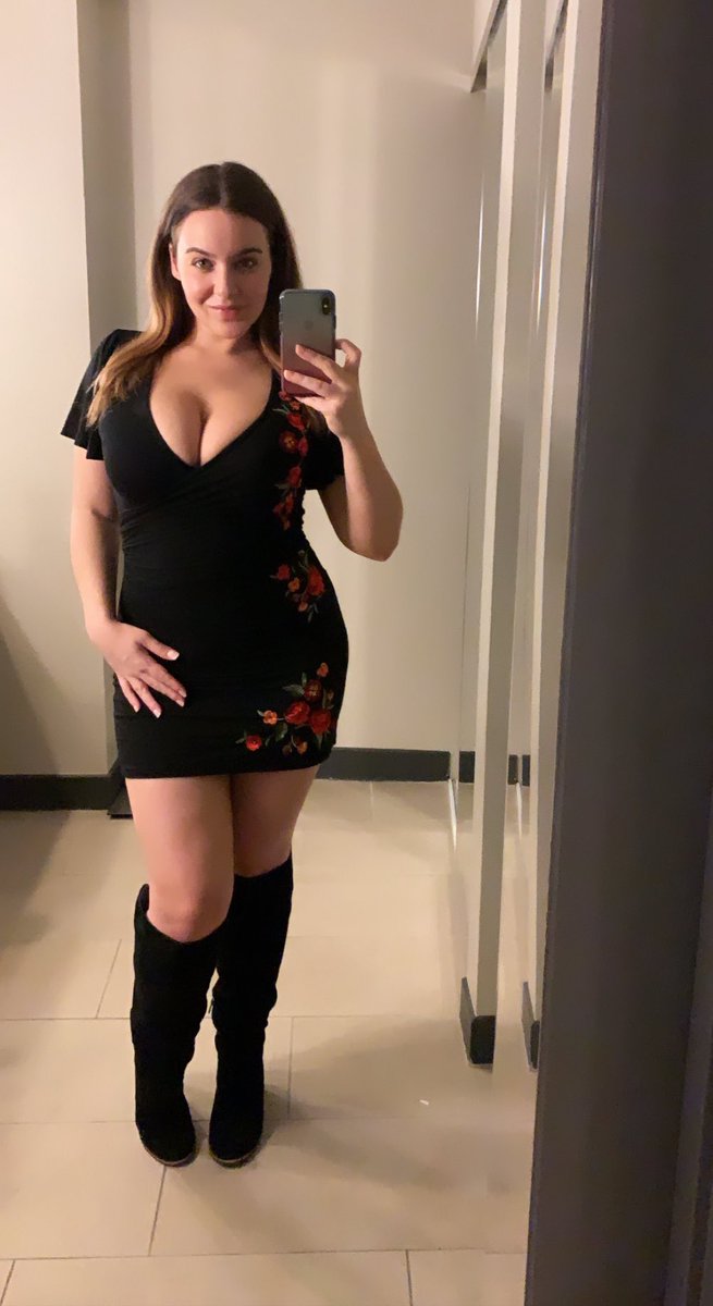 Headed to the @StreamateModels Model Mixer soon! What do you guys think of  my outfit?