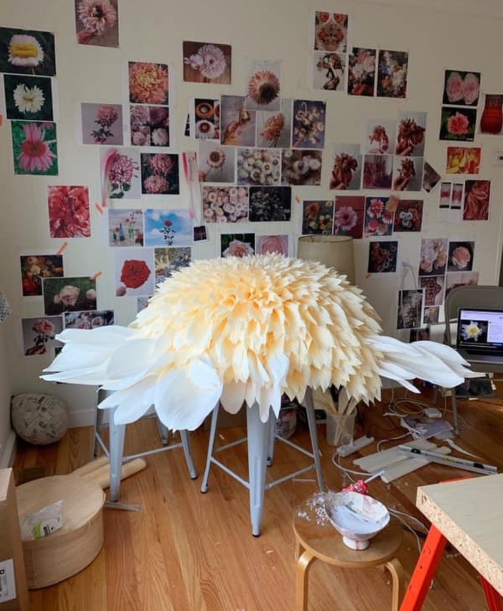 WinstonWachter's tweet photo. Seattle: #tiffanieturner #paperflowers #thatisabigflower #openinginmarch #earlyspring #seattleflowers #winstonwachterseattle https://t.co/7nrCupGmsp