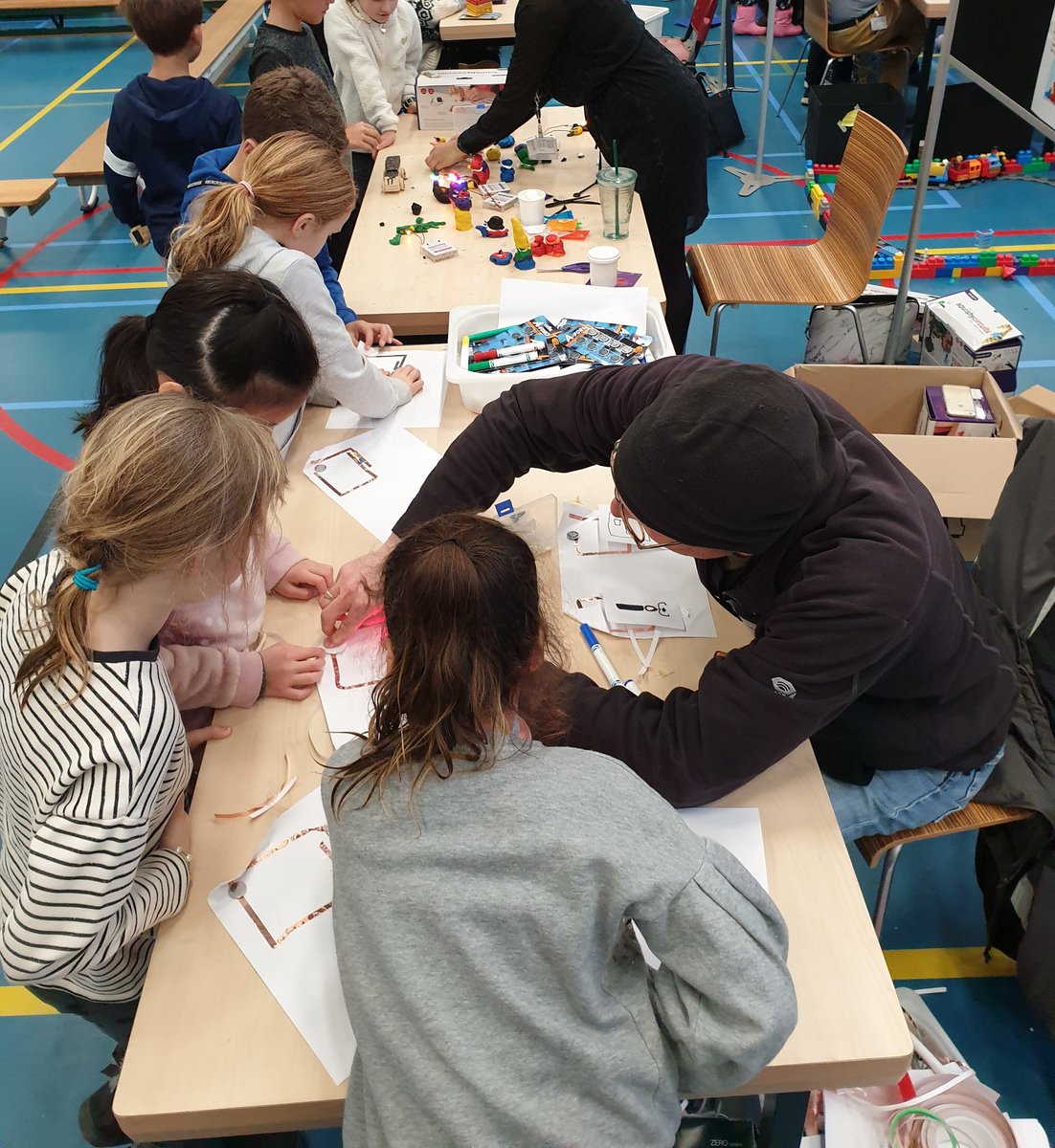 Strunks_VR_Edu's tweet photo. Our first #EveryoneISAmaker Faire was a success! Over a year of planning, preparing, and organizing paid off. The kids exuberant excitment, learning engagement and creativity made the hours of time worth it. @IntlSchAmst #Maker #innovation #creativity https://t.co/HrVP5RWeRm