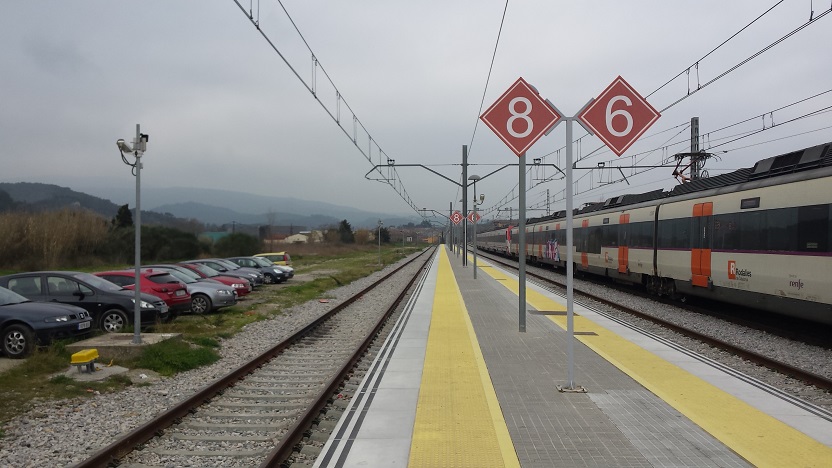 rodalies's tweet photo. ℹ INFORMACIÓ:
Situació actual del servei de les línies de Rodalies de Catalunya.
A les línies afectades es produiran retards i els trens poden circular fóra del seu horari habitual a causa de les nombroses limitacions existents.
https://t.co/sWySD53zIR https://t.co/dptbB3I3Ly