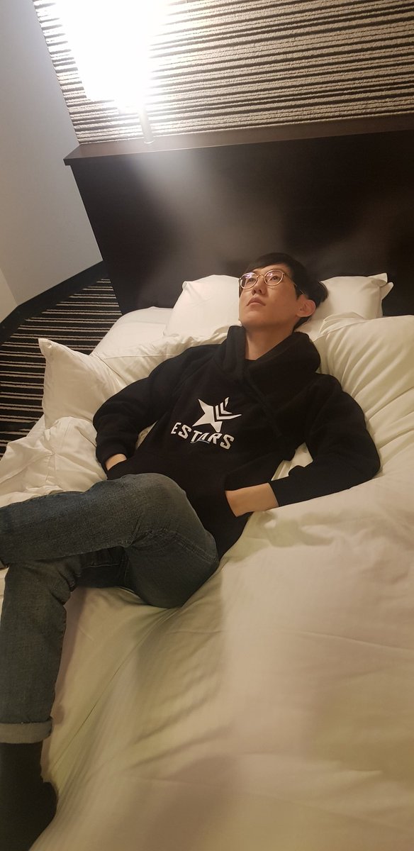 Made it to Day 2. This trip has been exhausting and Tekken starts early tomorrow. I'll focus on rest today.

#EVOJapan2020
<a href="/estars/">Estars</a>