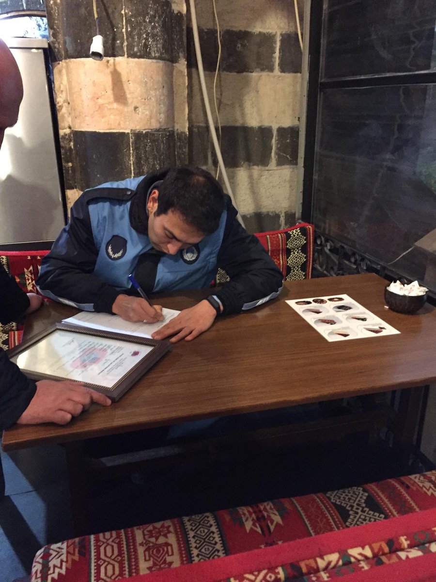 dbbsaglikisleri's tweet photo. Sayın Valimiz ve Büyükşehir Belediye Başkan V. @Hasan_Guzeloglu ‘nun talimatları doğrultusunda Diyarbakır Büyükşehir Belediyesi Gıda Denetim ekiplerince 7/24 denetimlerimize devam ediyoruz. 
“GIDA GÜVENLİĞİNİZ EMİN ELLERDE” @muhsin0648 @mustafkorkutan https://t.co/yljLlio4Vu