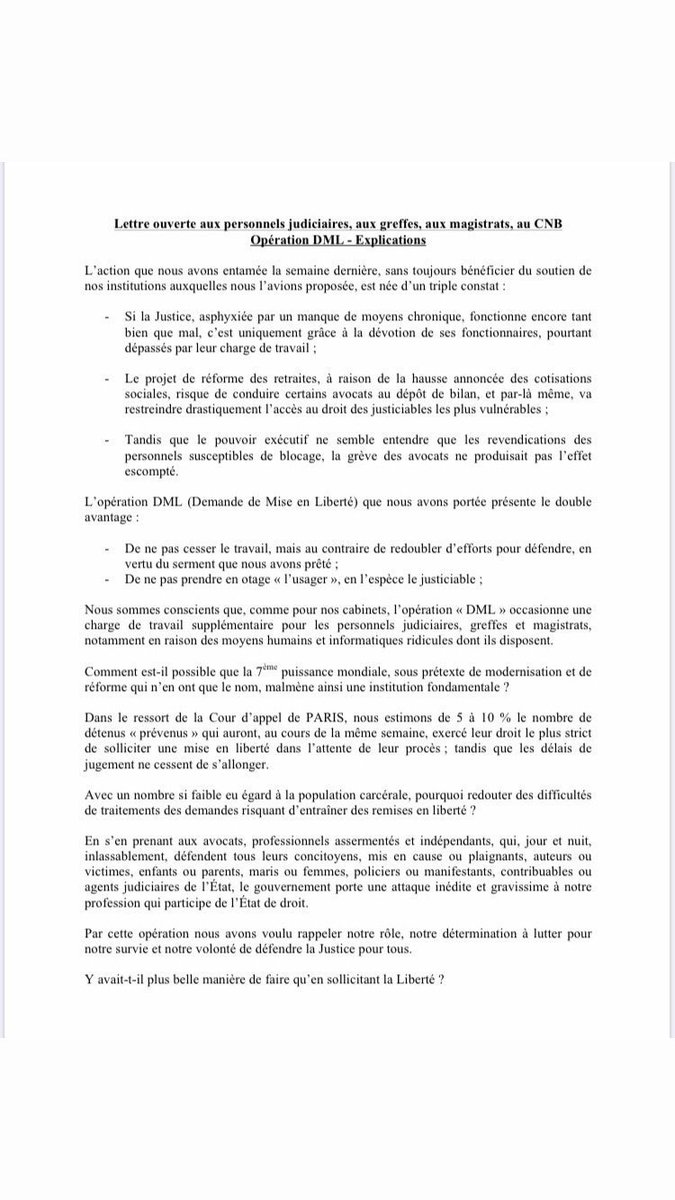 Me_chaussettes's tweet photo. Y avait-il plus belle manière de se battre qu’en demandant la Liberté ? #operationDML #reformedesretraites #AvocatsEnGreve https://t.co/xFznH9RLLZ