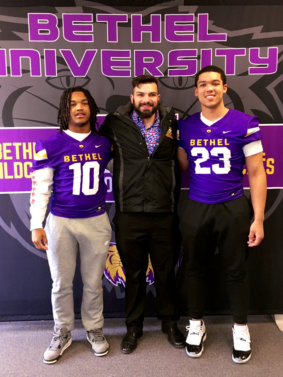 LakeDawson8's tweet photo. Loved my visit, the potential and the offer from @BU_FootballTN and @CoachKLBs...Had a great time with one of my Ravenwood teammates, @TonyRice10_ one of the best RB around!... @BIGshadowMIKE @CSmithScout @RavenwoodFB @wcsRHSAthletics @NatlPlaymkrsAca @NashvillePreps @Kreager https://t.co/H9aAevL3xo