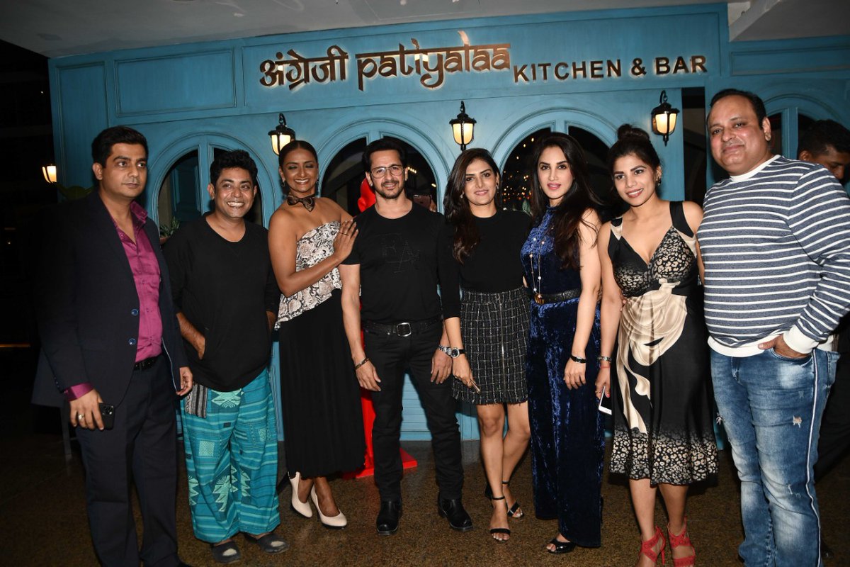 shanthipriya333's tweet photo. Roll in your day with a party !! At the launch of Angrezi Patiyalaa- Kitchen & Bar” in Thane west
Events & Media :- @piicturenkraft
#Eventdiaries #AngreziPatiyalaa #launchDiaries #Fun #Party #Actress #Bollywood #fashion #Style #Beauty #acting #artist #actorslife #Shanthipriya https://t.co/1qK6HbUM79