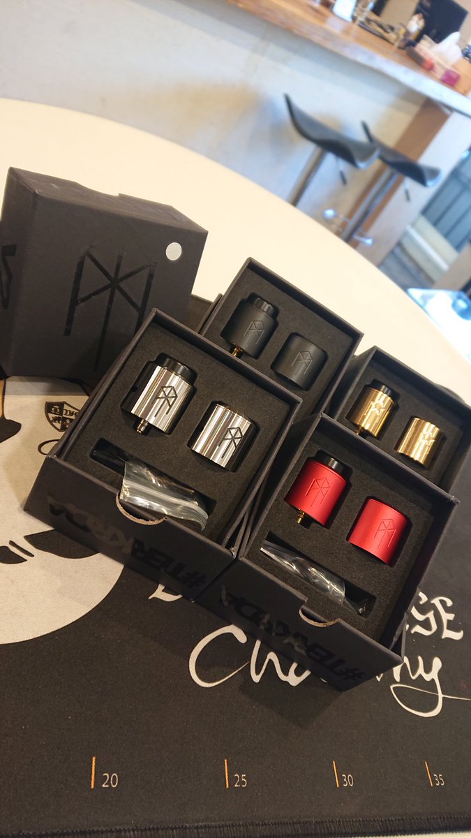 Chamicolle's tweet photo. 先日予約を受けておりました、MTERK RDAが入荷しました😍
もちろん予約分以外にも店頭販売分もご用意しておりますので、ぜひぜひ見に来てください✨
ご来店お待ちしております😆
#ちゃみる #vape #vapeshop #rda #爆煙 #MTERK https://t.co/5J0cf1Uphc