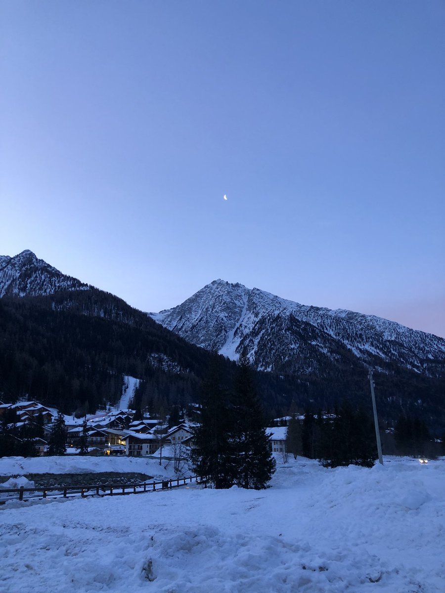 champoluc1's tweet photo. Another sunny day in Champoluc today! Highs of -6°C and lows of 3°C! #champoluc #champolucweather #skiing #ski2 #ski2inchampoluc #snow #ski https://t.co/S4ECNkMajG