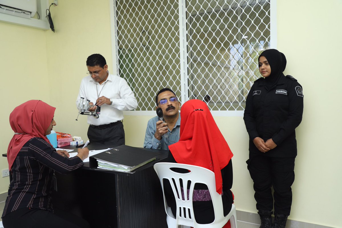 CorrectionsMv's tweet photo. މާފުށީ ޖަލުގައި ތިބި ގައިދީންނާއި ބަންދުމީހުންގެ ތެރެއިން ލޮލޮގެ ޙާއްސަ ޑޮކްޓަރުންނަށް ދައްކަންޖެހޭ ގިނަ އަދަދެއްގެ މީހުން ތިބުމާއި ގުޅިގެން، ލޮލޮގެ ޙާއްސަ ޑޮކްޓަރުންގެ ޓީމަކާއިއެކު 2 ދުވަހުގެ ކޭން��ެއް މިއަދުވަނީ ފަށާފައި https://t.co/qvsL1U459e