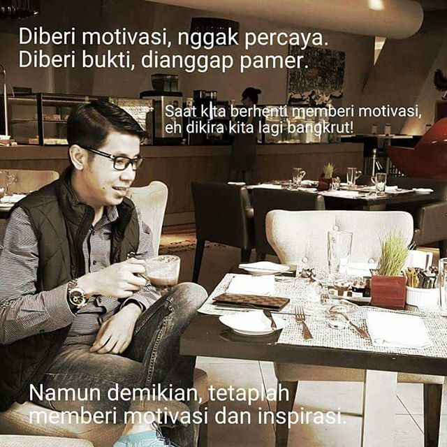 Apapun itu, tetap semangat untuk terus memotivasi

#PengusahaOnline