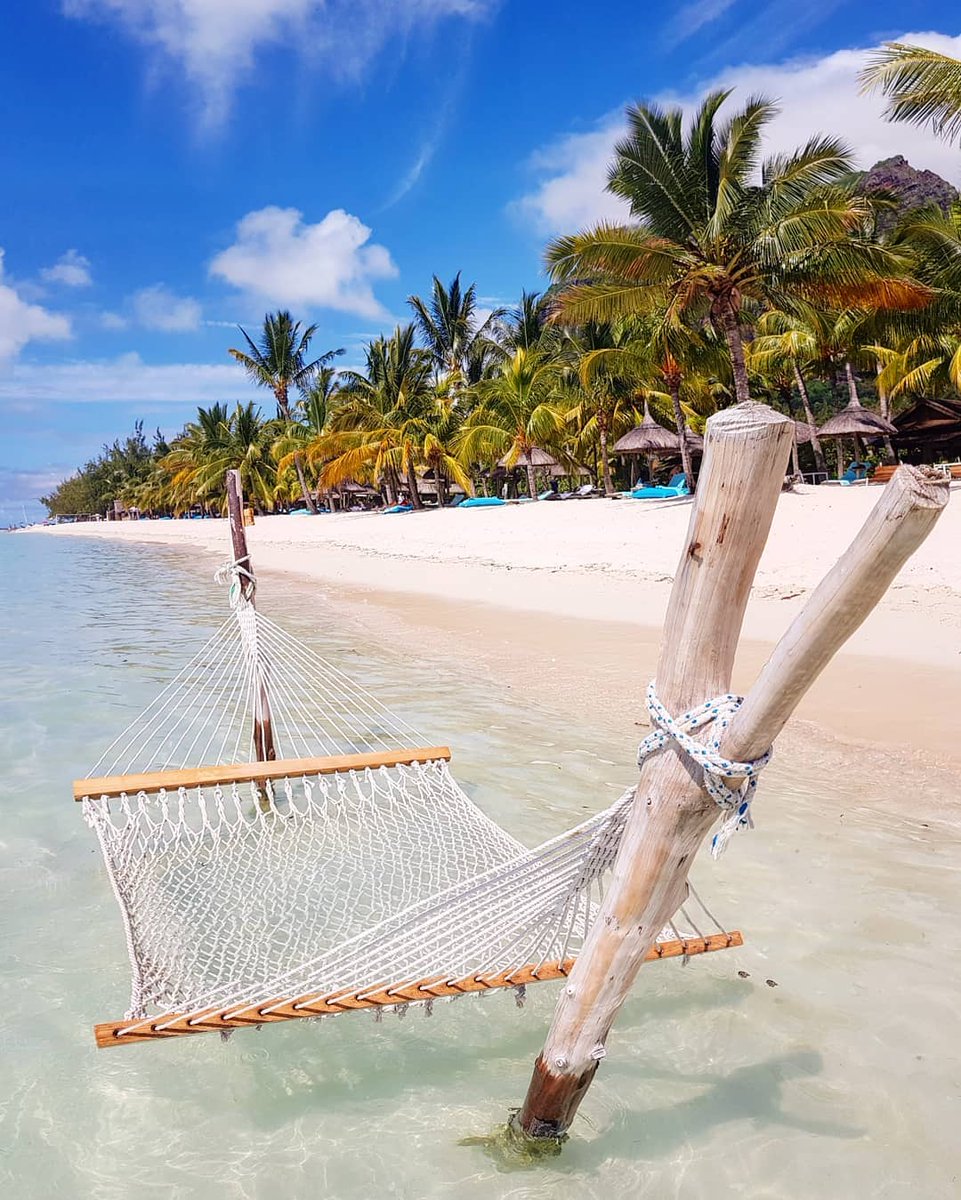 Imagine swaying on this hammock at LUX* Le Morne? 💙

#smileallthestay