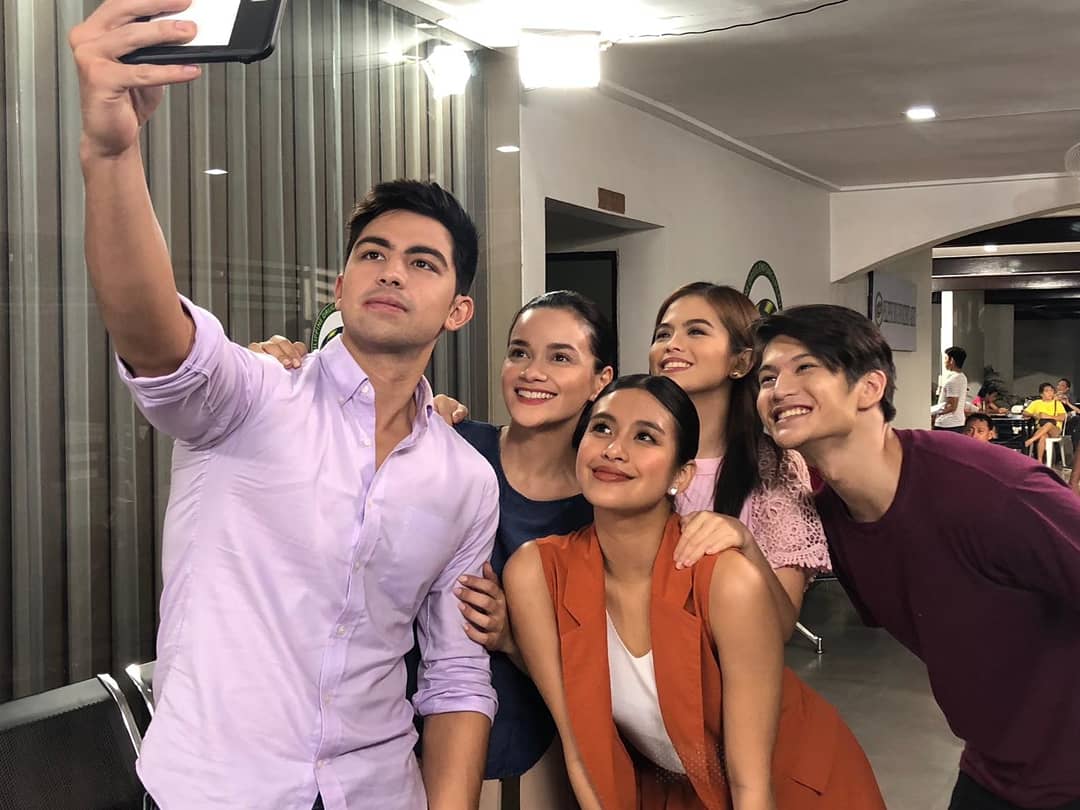 Sparkle_GMA's tweet photo. Behind-the-scenes with the cast of #BeautifulJustice! Mamimiss niyo ba sila? ✨ Stay tuned for tonight's final episode! #BJHappyEnding
•
@derrrmonasterio @TheRealYasmien @gabbi @beabinene https://t.co/EjDhdOxnp5