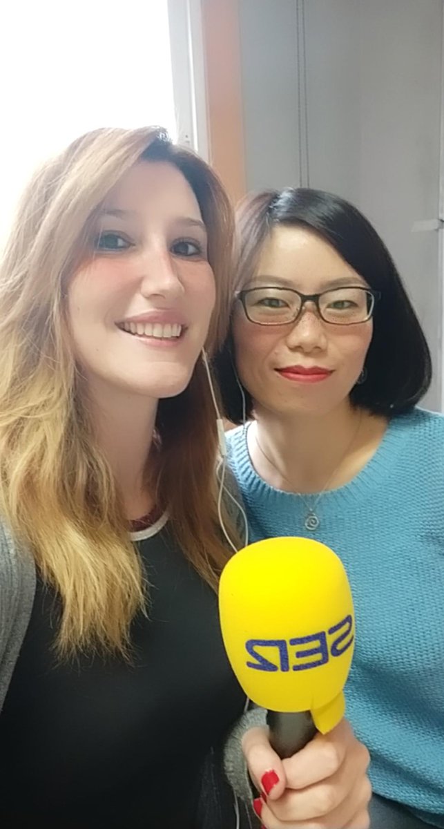 SarayEsteso's tweet photo. Mi reto de hoy es aprender chino en hora y media con la profe Xiaoyan @HoyxHoyMadrid 🇨🇳 ¡Hagan sus apuestas! @EscuelaLunYu https://t.co/uBmr2fogGE