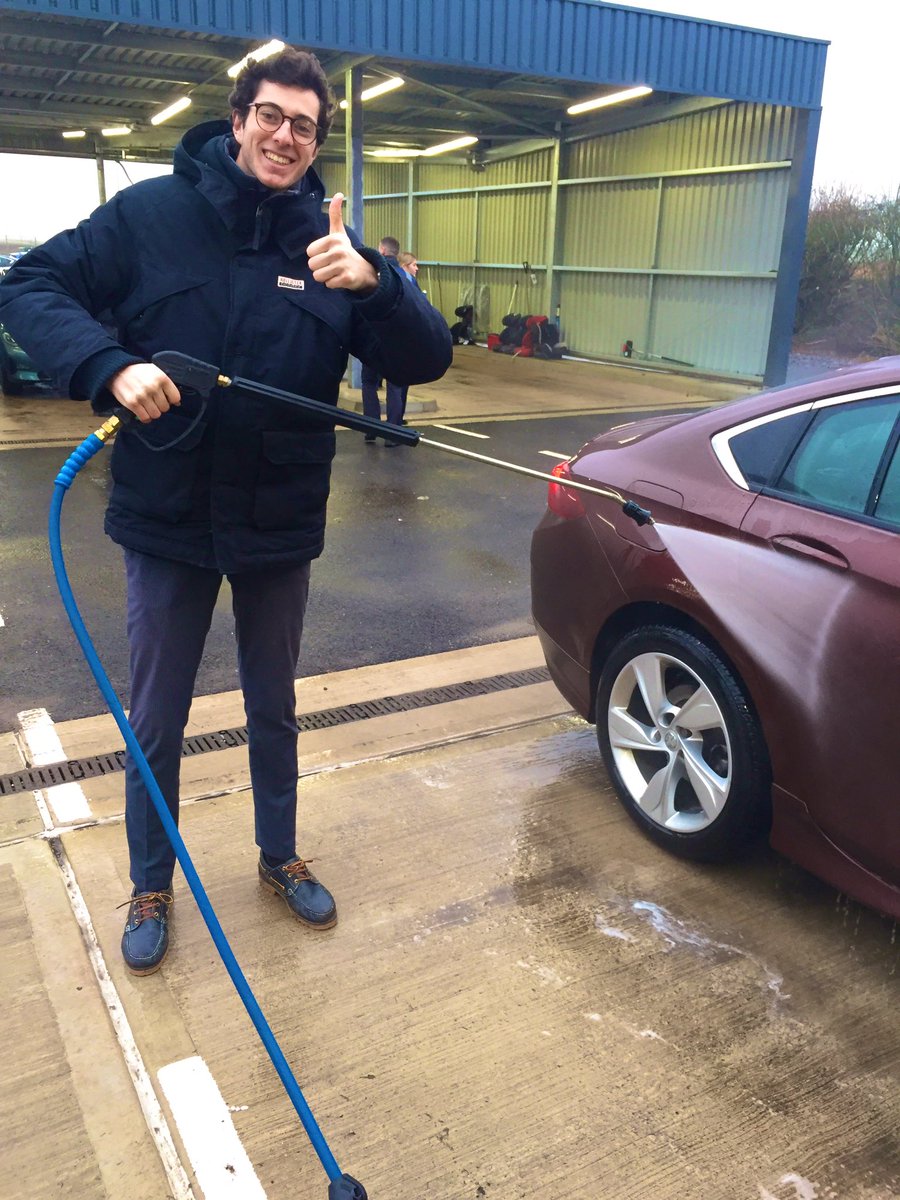 ASantaVega's tweet photo. Learning the importance of the 25 VSA points and helping a little bit!! #u5fun #u5interns #u5alive https://t.co/onEZBduCs5