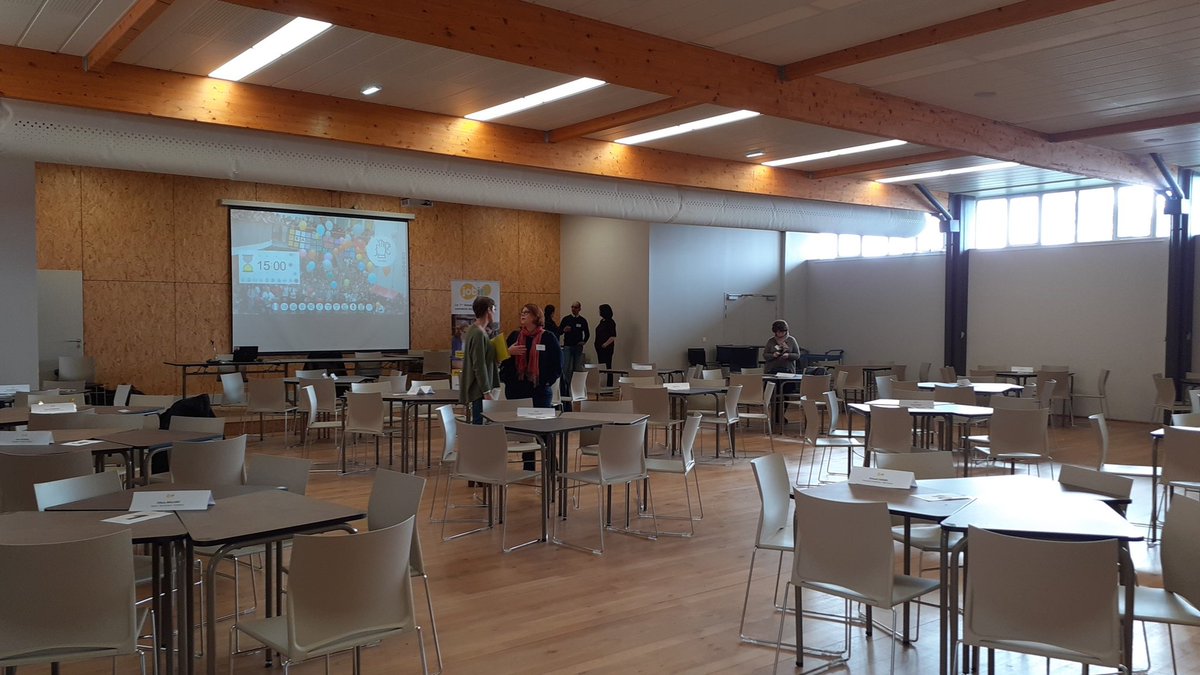 Marie_Lucile111's tweet photo. En pleine préparation du forum des métiers du lycée Françoise #lpofrancoise #litchmanses https://t.co/f2q2z8zr5n