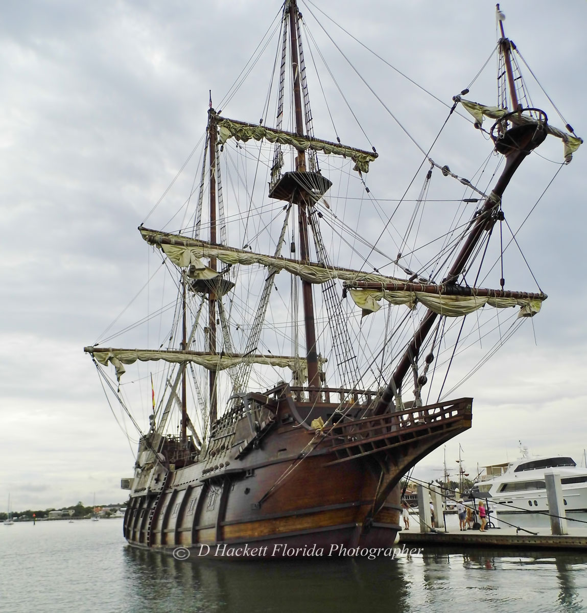 The #tallship #elgaleón is a replica of a Spanish galleon from the colonial period and has three masts is 170 foot long and requires a crew of 28 to sail around the Atlantic Florida D Hackett donna-hackett.artistwebsites.com/featured/el-ga…