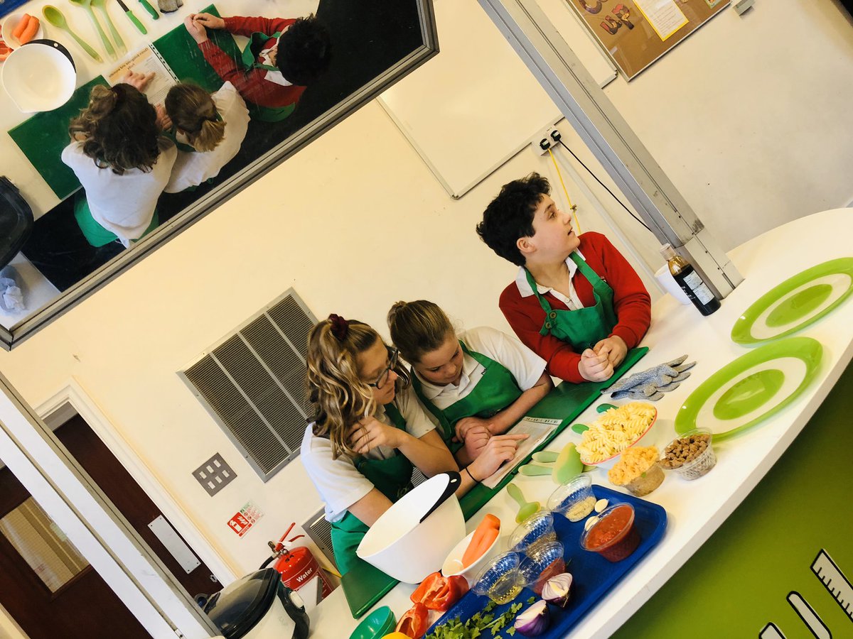 ThePrebendal's tweet image. Meanwhile, back at school, this week’s #Quadrivium session for Years 6-8 is “The Flavour Factor”, learning about healthy food choices and seeing which team creates the tastiest meal. On your marks, get set, COOK! #EducationforLife @psbacc @Chartwells_UK