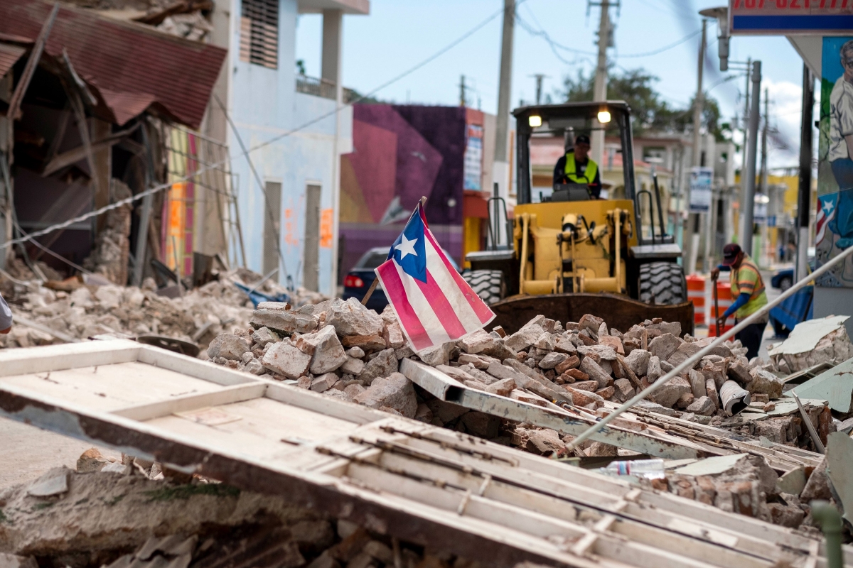 Solar and storage provide a glimmer of hope in Puerto Rico. 

#Solar #Microgrid #EnergyStorage #PuertoRico #PuertoRicoEarthquake #Renewableenergy #news #solarenergy #environmental #helpingothers #storage

bit.ly/solar-helps-pu…