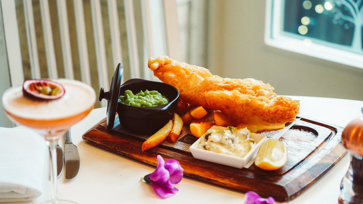 BranchesNCL's tweet photo. This is what Fridays are all about 

Book now: https://t.co/sT22oQXrLO

#FishFriday #fishandchips #nefollowers #nefoodies #newcastlefoodies #newcastlefood #newcastlebest #newcastlerestaurants #weekendvibes #Lunchtime #booknow https://t.co/crLKYggJac