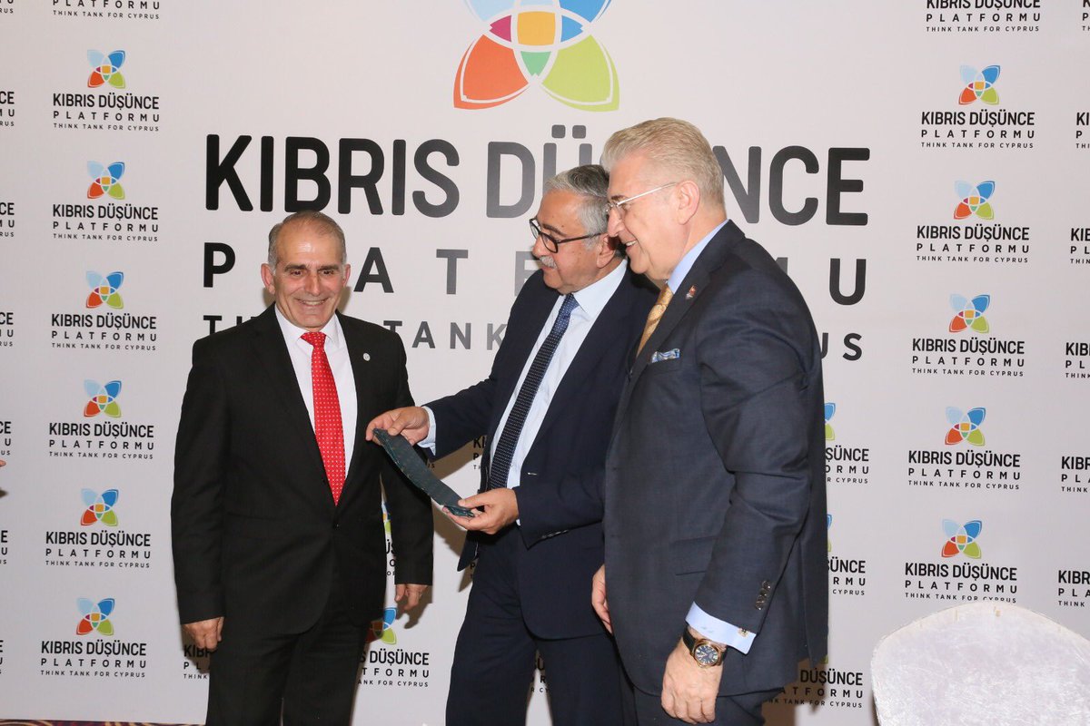 KKTC.Girne;
Kıbrıs Düşünce Platformu’nun bu ayki konuğu Sn.C.Bşk.mız Mustafa Akıncı Bey,Kıbrıs müzakerelerinin son durumunu anlattılar. Katılımlarından dolayı şükran sunuyoruz. ⁦@csuedutr⁩ ⁦<a href="/KKTCCB/">KKTC Cumhurbaşkanlığı</a>⁩