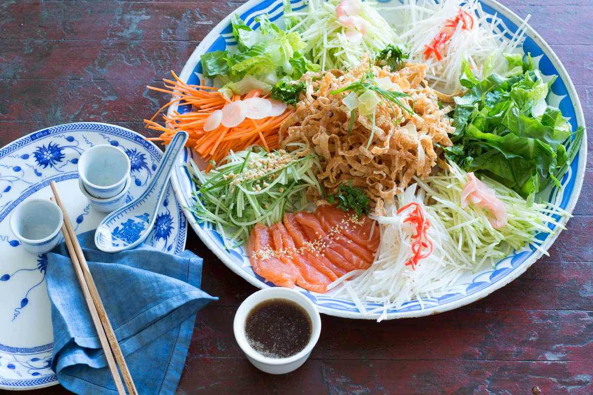 ErenaTakeuchi's tweet photo. SEJARAH YEE SANG

Sempena Tahun Baru Cina 🐭, satu budaya orang Cina paling penting menyambut perayaan ini adalah makan besar bersama keluarga. Salah satu makanan yang penting adalah Yee Sang atau yusheng. (魚生)

Tahukah anda, Yee Sang ini sebenarnya ciptaan orang Cina di sini? https://t.co/LazHcw9Bgq