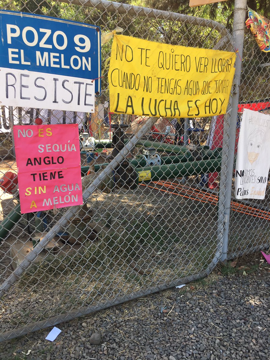 rmunda's tweet photo. Hemos estado solidarizando y acompañando la toma del pozo número 9 de anglo american, las y los compañeros del Melón nos informan que en la madrugada de hoy fue desalojada la toma, se llevaron los lienzos, las carpas, nuestra solidaridad, no quedará impune...@modatima_cl https://t.co/VOFJHfQddi