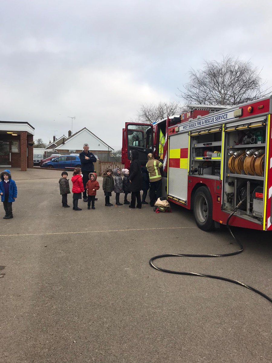 PhilbySteve's tweet photo. Busy day so far for E watch @LittlehamptonFS school visit followed by Foam Drills then a quick Emergency disrobe in the new Fire kit #trainready https://t.co/KwJ8yM64wI