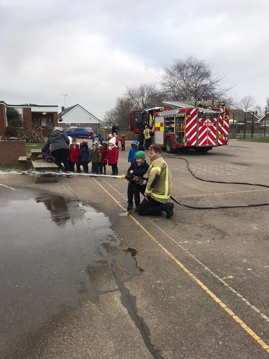 PhilbySteve's tweet photo. Busy day so far for E watch @LittlehamptonFS school visit followed by Foam Drills then a quick Emergency disrobe in the new Fire kit #trainready https://t.co/KwJ8yM64wI