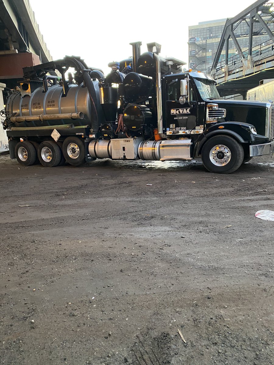 CLalevee's tweet photo. Ran into some #operatingengineers #local825 men from #mcvac ready to #GetItDone in #JerseyCity look them up for all your #hydroexcavation and other services #FridayMotivation #SkilledTrade #keephudsonunion #WorkHard https://t.co/Hl7jjhSK5v