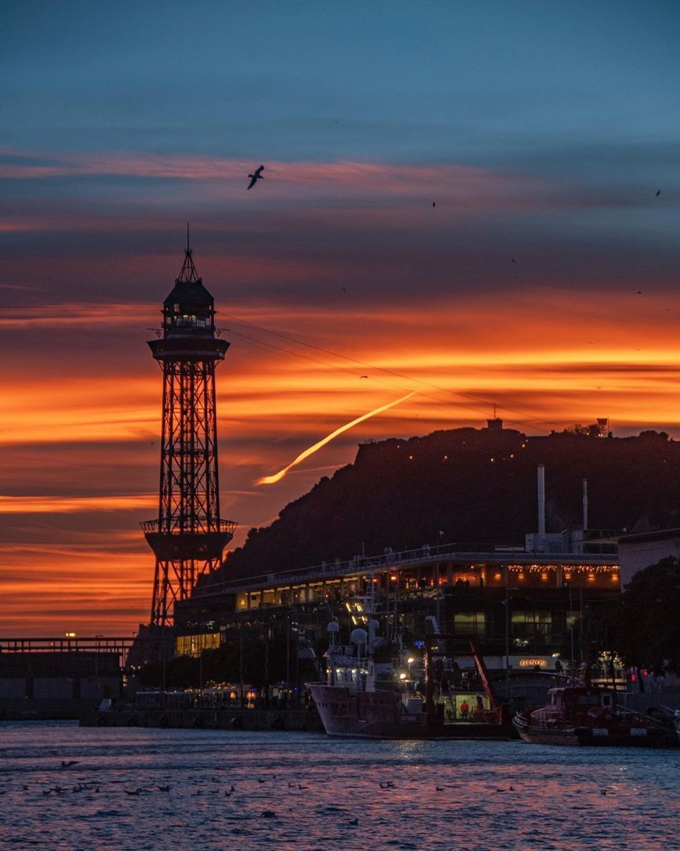 renbcnfira's tweet photo. The #Barcelona sunset will leave you speechless. Visit us and discover it! 
▫️ ▫️ ▫️
Las puestas de sol en Barcelona te dejarán sin palabras. ¡Ven y descúbrelo!

📸 @oscar_bcn

#RenHotels #DiscoverThisWay #visitbarcelona https://t.co/CWefccjgO6