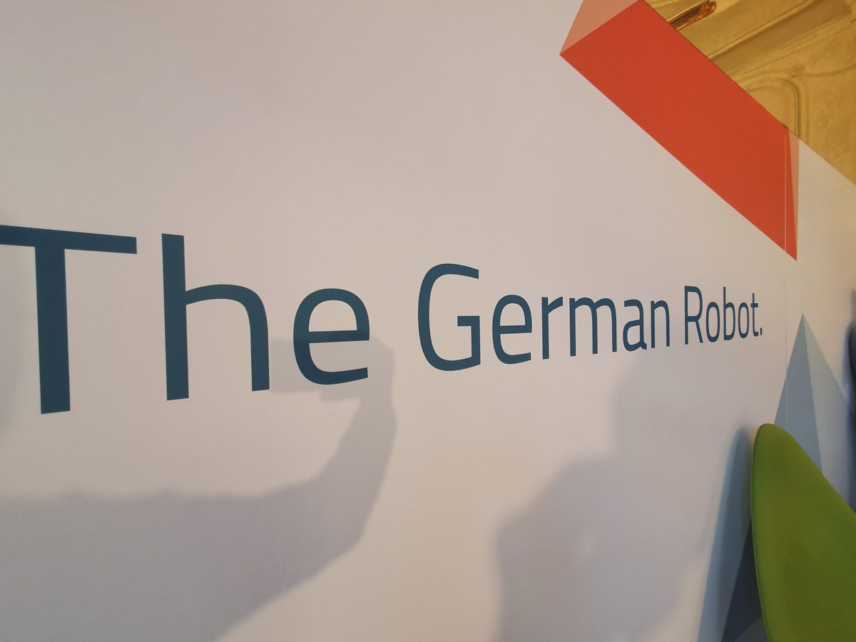 Ali_Stas's tweet photo. German robot #surgery #esut2020 https://t.co/c6ijHhLtYh