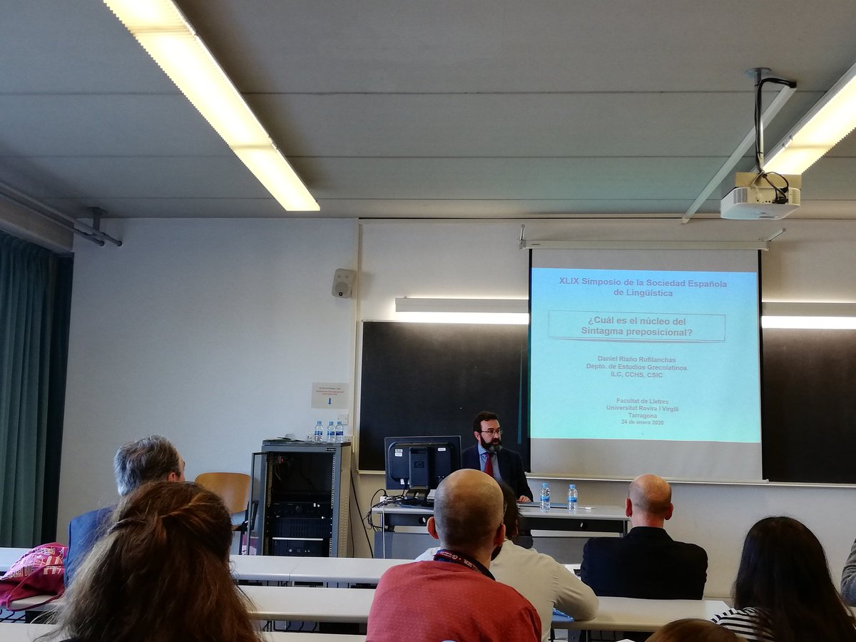 rollingURV's tweet photo. Terminamos la sesión de #Morfosintaxis con la presentación de Dr Daniel Riaño Rufilanchas (ILC/ CCHS/ CSIC) sobre el núcleo del Sintagma Preposicional #SSEL2020 https://t.co/5947nDniDQ