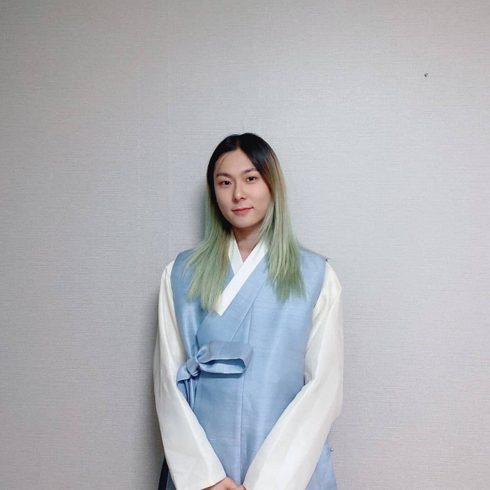 official_LMTLS's tweet photo. [#문복 ]까치까치 설날은~ 여러분!! 2020년 이번 설 연휴에 맛있는 것도 많이 먹고 오랜만에 만나는 사람들과 이야기도 하며 올 한 해 좋은 일들만 가득하기를 바라고 또 빼 놓을 수 없는 리미트리스 데뷔 200일😋 우리 팬분들 덕에 저희가 데뷔부터 여기까지 올 수 있었어요 항상 고맙습니다😁 https://t.co/bCqwnPVXgT