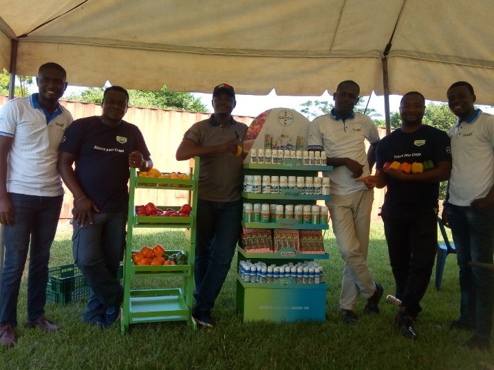 ObaAkobi's tweet photo. Flashback to BAYER's Let's Go Veggies 2019.
Knowledge, whilst being an abstract factor, is a key "input" for food security. Over the years, @Sedfort &amp; @seedforthagro have gathered knowledge on how to grow veggies in Nigeria. We delighted farmers by sharing relevant knowledge.#FBF https://t.co/0YuTVcSOkM