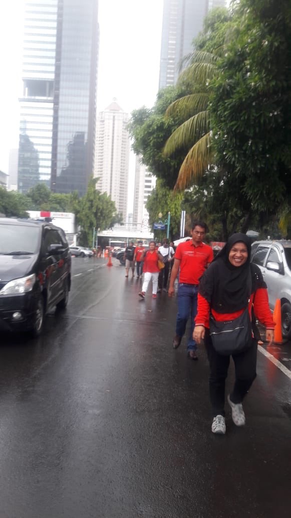 fktmb's tweet photo. Berlanjut ke @poldametrojaya untuk melaporkan @Norman36440076 @kurawa semoga aduan warga #kampungtanahmerah diproses jika tidak kami akan geruduk kembali ✊ https://t.co/D90CS5E2oz