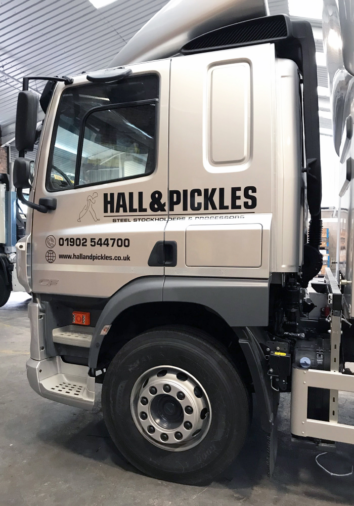 SignsNorthwest's tweet photo. Hall &amp; Pickles Cab &amp; Curatin Livery! Vinyl Cab Graphics, Inked Curtain Branding! snw for all Vehicle &amp; Trailer Graphics. 0161-776 0527 enquiries@signsnw.co.uk #signsnorthwest #northwestsigns #trailerlivery #fleetlivery #vehiclebranding #signsandgraphics #hallandpickles #signshop https://t.co/MUb9CuvKVa