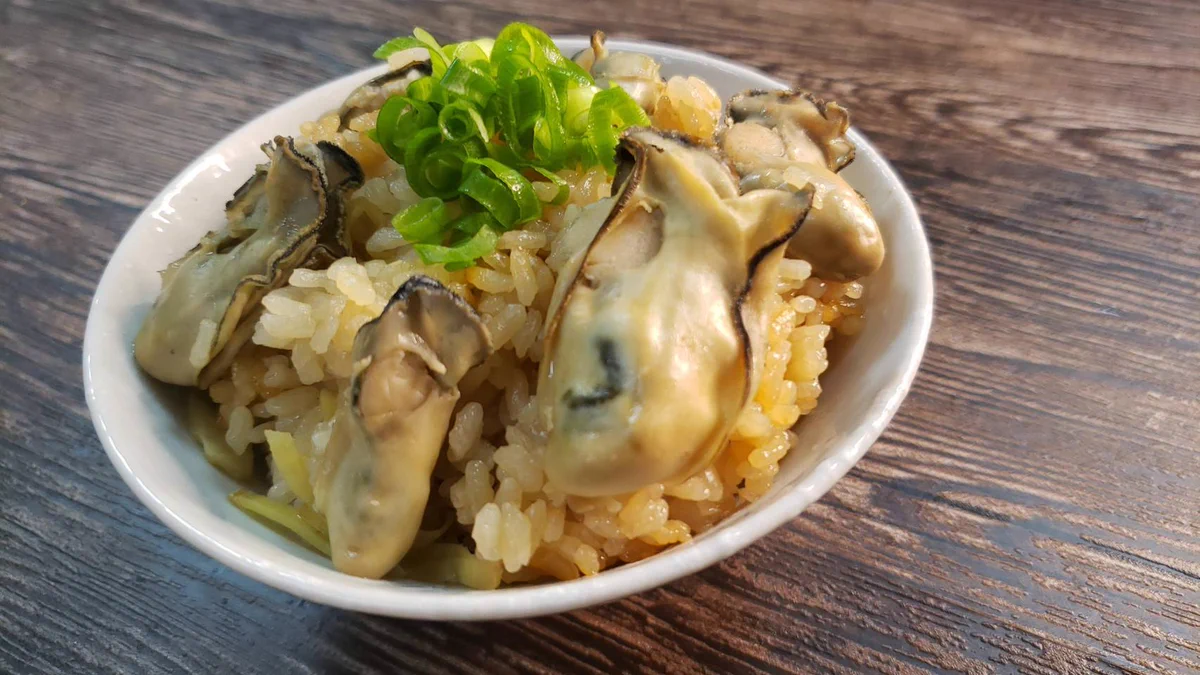 牡蠣の旨味をたっぷりと吸ったお米がたまらない･･･！「炊き込み牡蠣めし」のレシピ！