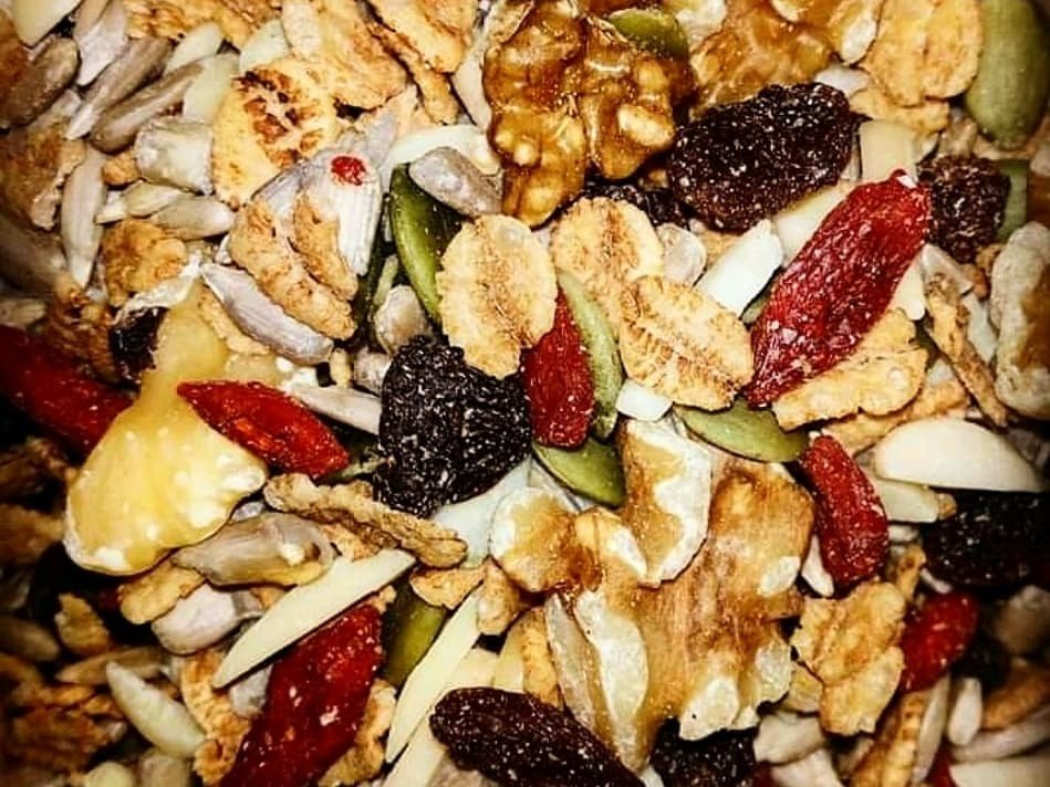 Merkagranel_DH's tweet photo. Mix Vital: Pasas sultanas, pipas de girasol, copos de trigo, nueces, pipas de calabaza, almendras, bayas de Gogi y arándanos😋. Para ensaladas, yogures... ¿Quién quiere? ☝🏻

#zerowaste #zerowasteSevilla #doshermanas #Sevilla #Montequinto #realfood #realfooder #comidareal https://t.co/kjsSuAZRSl
