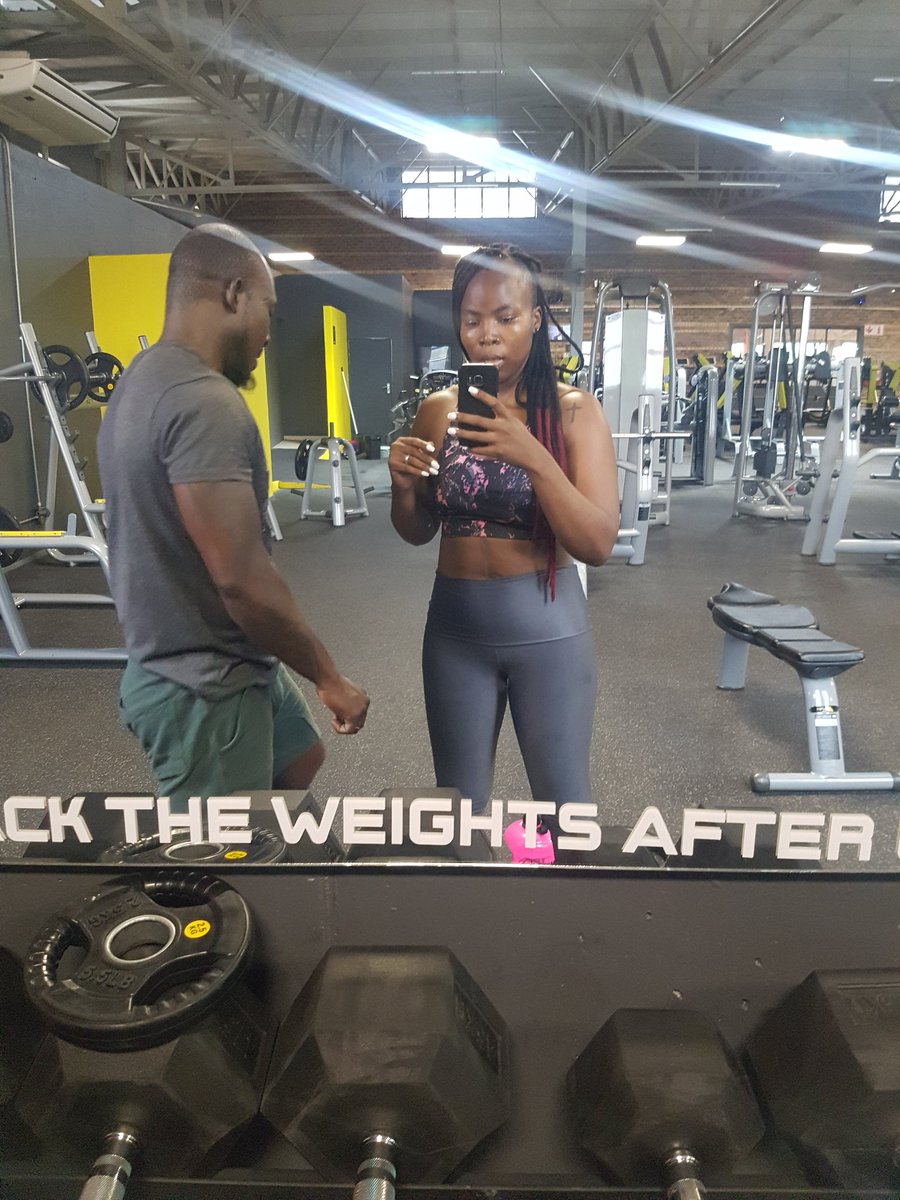 coslin1's tweet photo. I work out everyday because that is what i want, i make time for what i want, my needs come first, i put my self first by selfishly ensuring i start the day how i want. #FetchYourBody2020 #90DaysWithoutSugar #MoveWithMaxed 20km elliptical, shoulders, abs and lats https://t.co/Zi2TwVbWKL