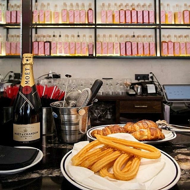 Entre Audrey y Terelu, yo me quedo con Terelu 😬
⠀⠀
En "Desayuno con diamantes" había mucho glamour en Audrey, pero lo que era el desayuno dejaba bastante que desear...
⠀⠀ Yo prefiero a Terelu, que con sus churros y porras desayuna (o come o cena)… ift.tt/36oiY9R