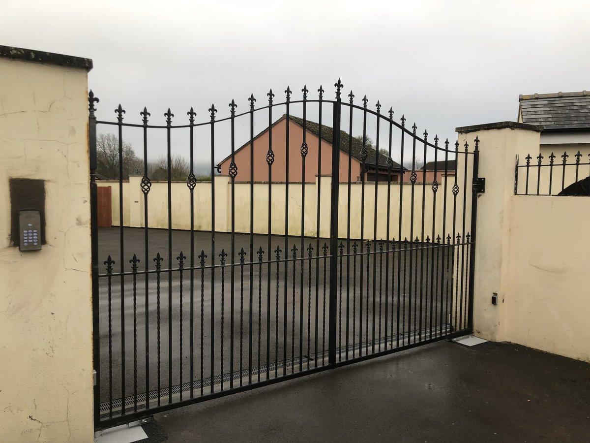 complete_gate tweet picture