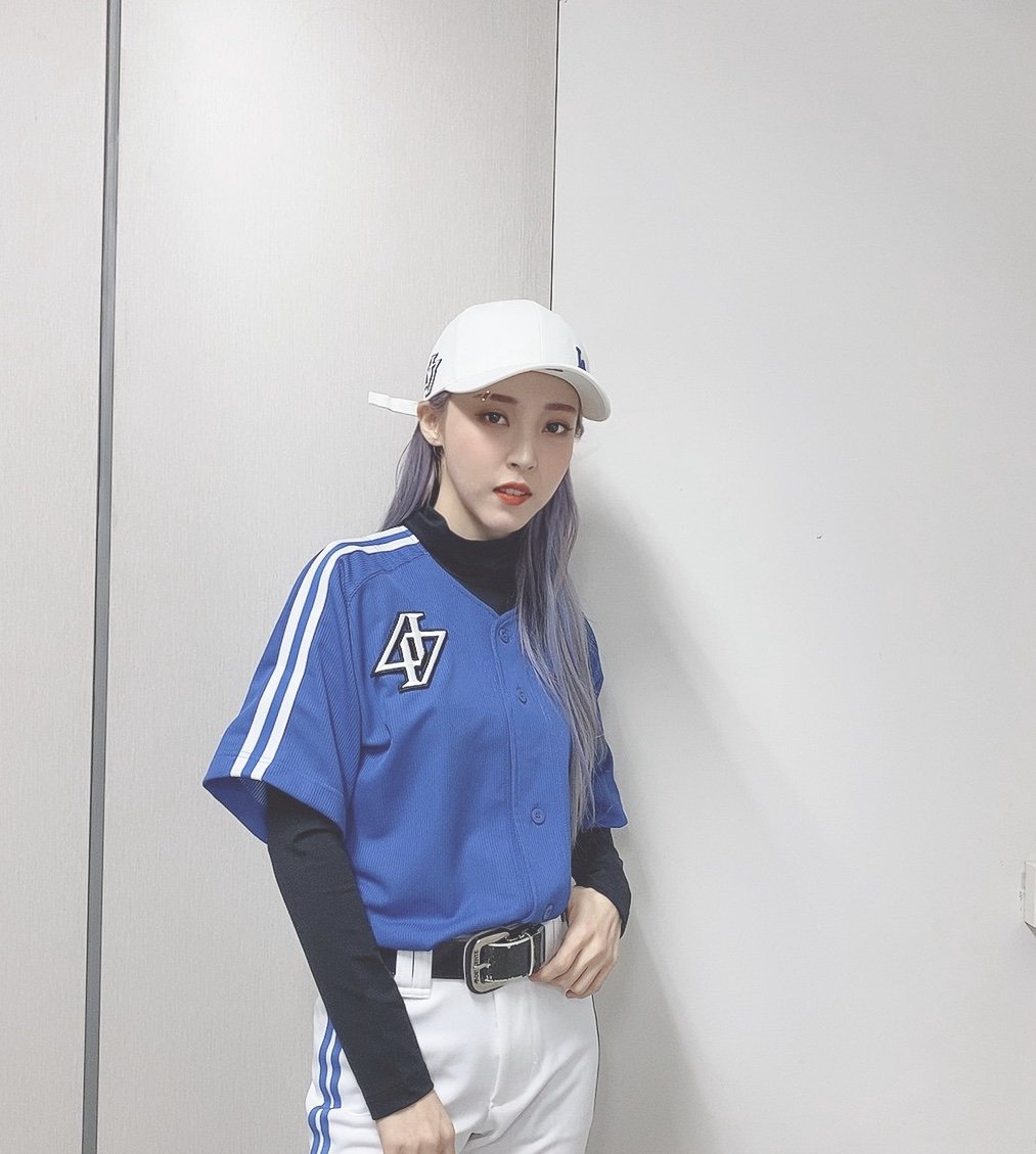 RBW_MAMAMOO's tweet photo. [#문별]
잠시 후 5시 50분, MBC에서 
2020 설특집 아이돌스타 선수권대회가 방송됩니다!
과연 오늘 별이의 시구를 볼 수 있을지⁉️
무무들 모두 본방사수 부탁드립니다😘

#MOONBYUL #2020설특집아이돌스타선수권대회 https://t.co/7l9hQqPciL