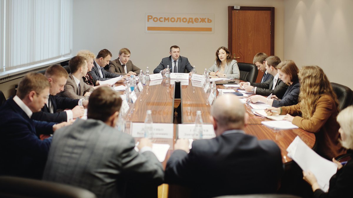 smoroda24's tweet photo. 23 января в Федеральном агентстве по делам молодежи представила Ульяновскую область на заседании Организационного комитета по подготовке и проведению молодежных мероприятий председательства РФ в ШОС и БРИКС в 2020 году.
#Ульяновск #УльяновскаяОбласть #БРИКС #МолодежныйСаммит https://t.co/qkSzJeIcLC